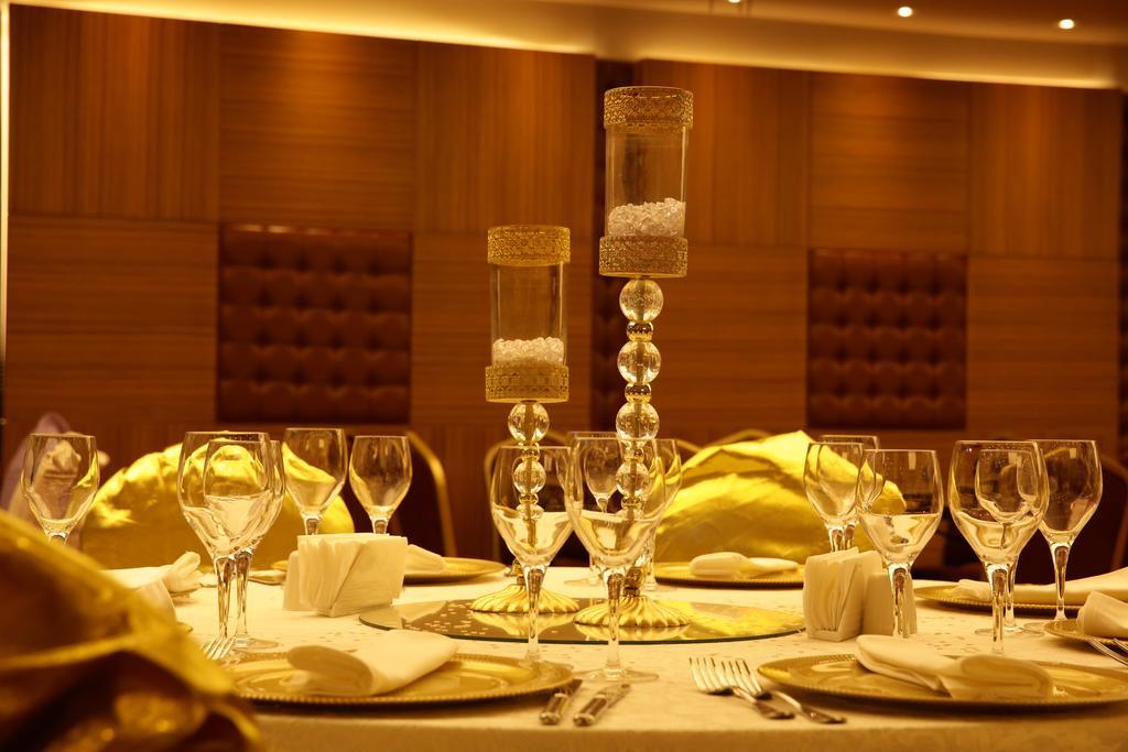 Atasehir Palace Hotel & Conference Istanbul Exterior foto