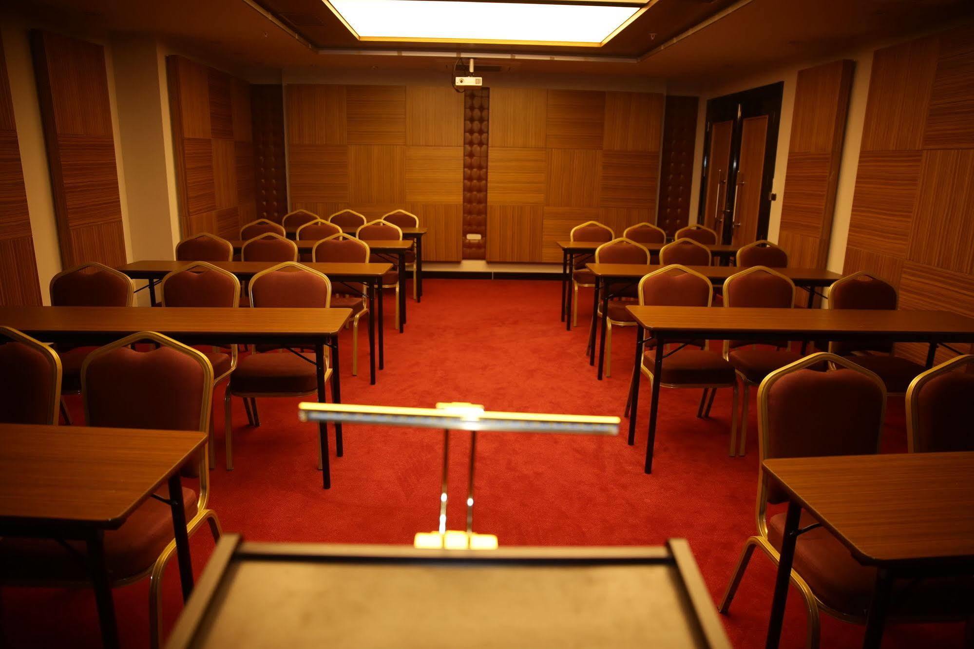 Atasehir Palace Hotel & Conference Istanbul Exterior foto