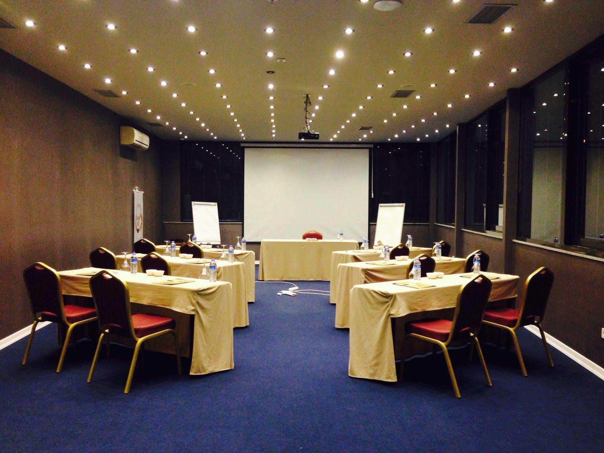 Atasehir Palace Hotel & Conference Istanbul Exterior foto